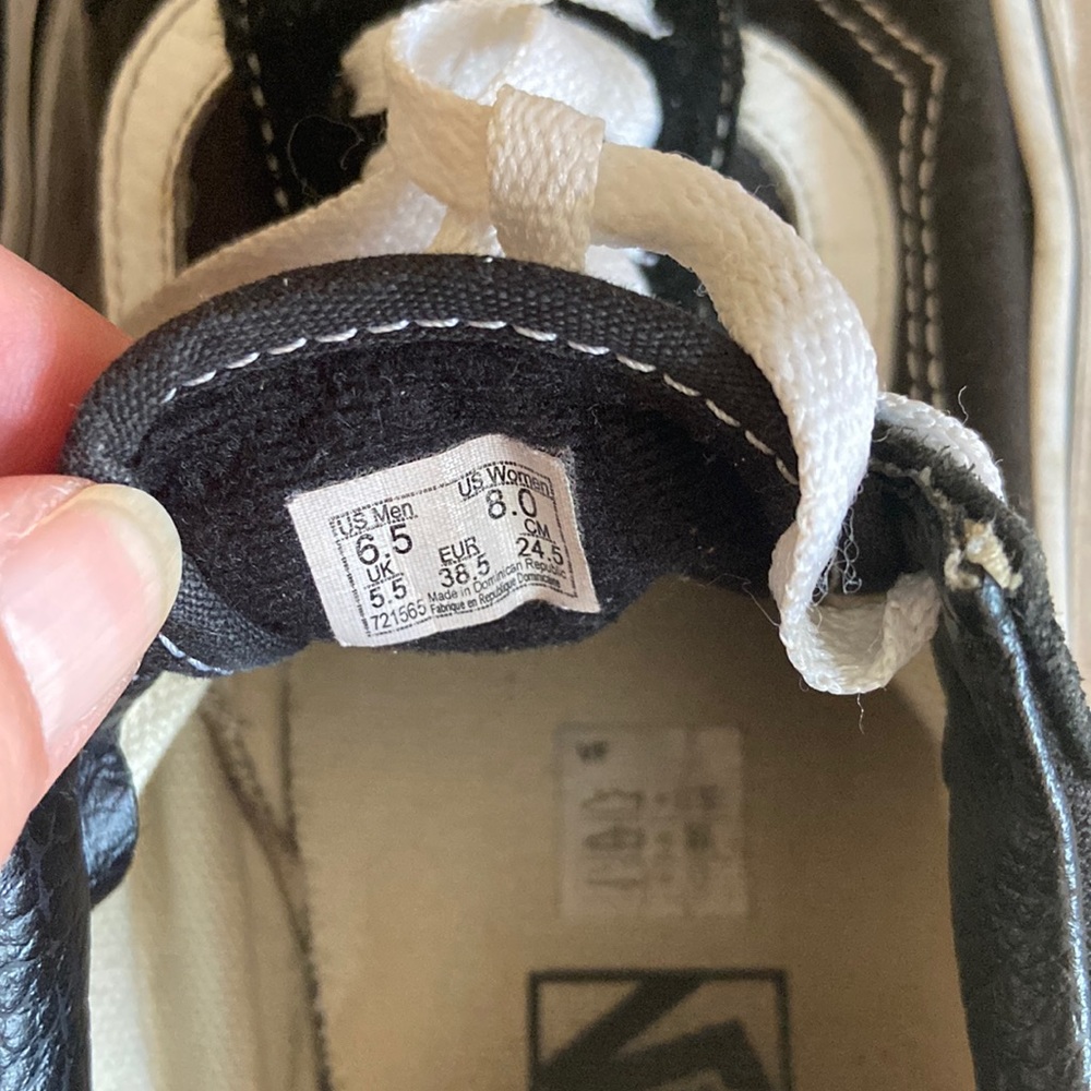 Vans - Picture 6 of 7